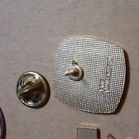 Los Angeles 1984 Olympic Collector Lapel Pins x 2 - Picture 4 of 6